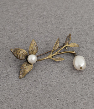 実揺らし真鍮ブローチ(キスカ-ONESIZE)