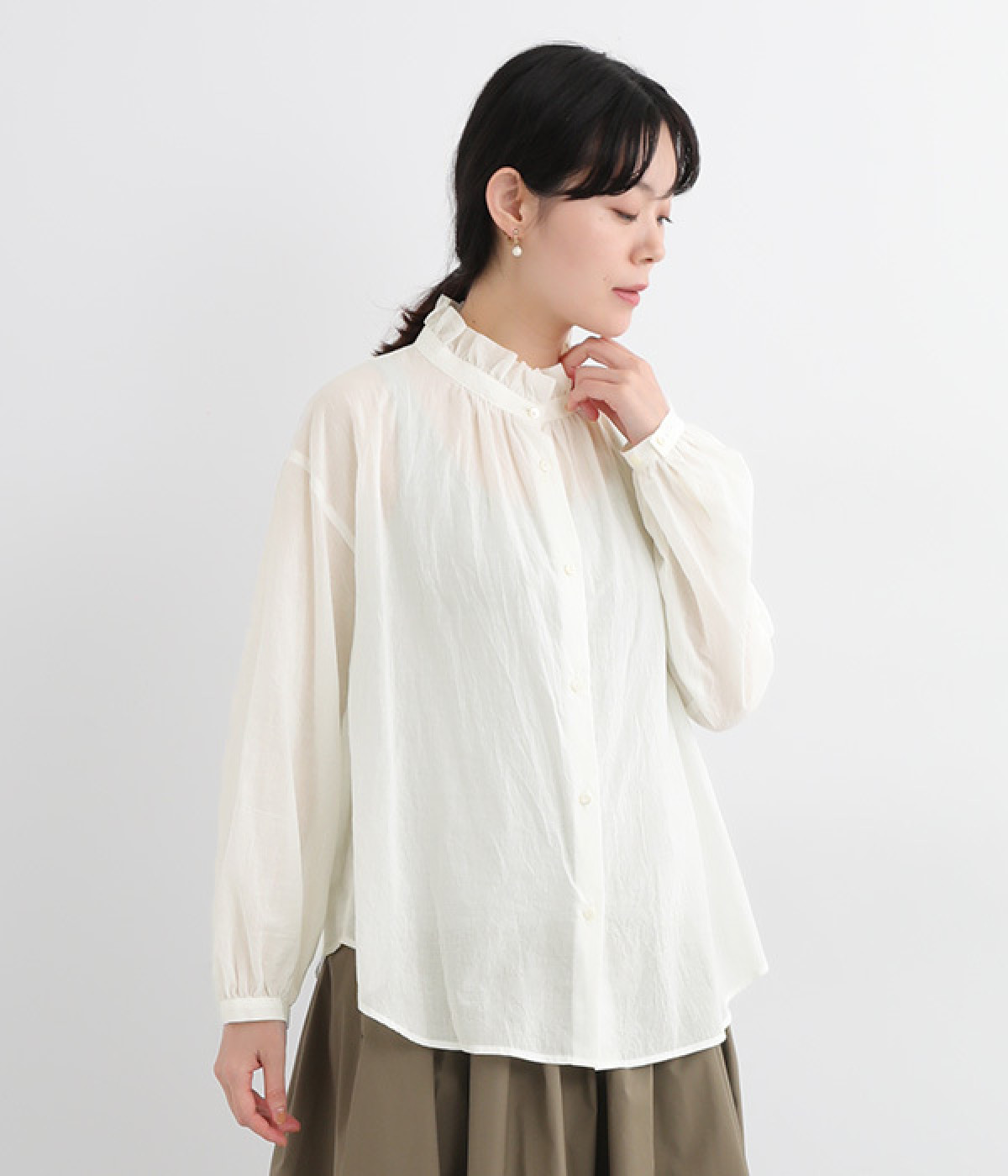 パウダーコットンフリルシャツ(オフホワイト-ONESIZE)