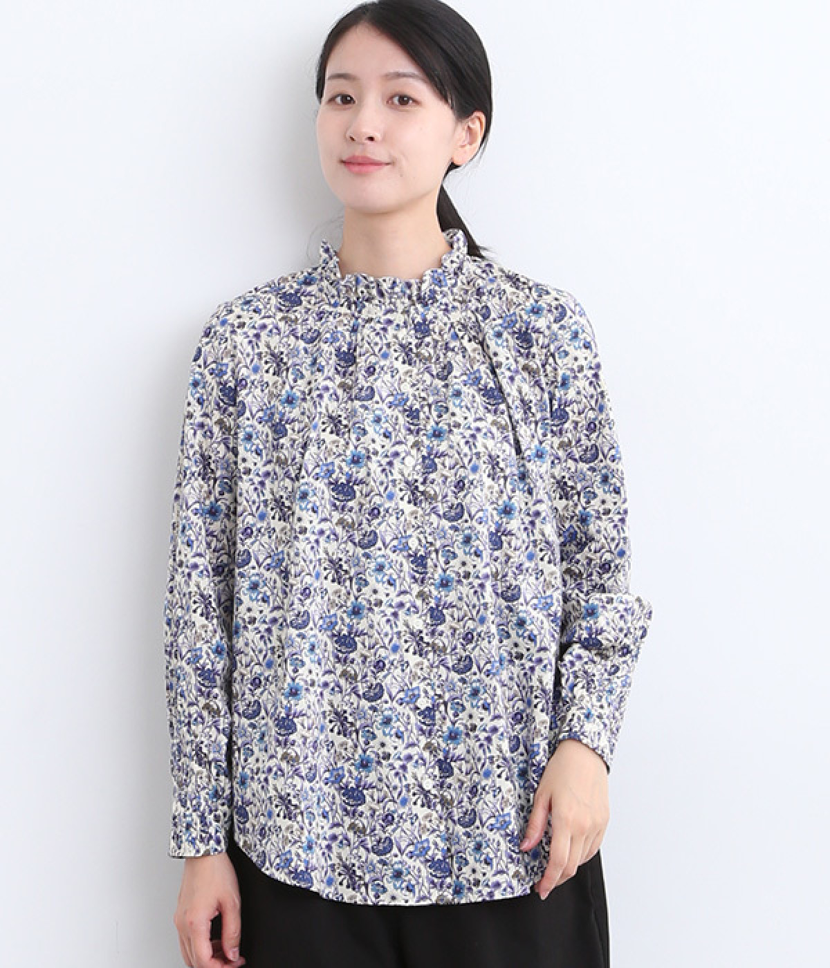 コットンフリルブラウス(リバティブルー系-ONESIZE)