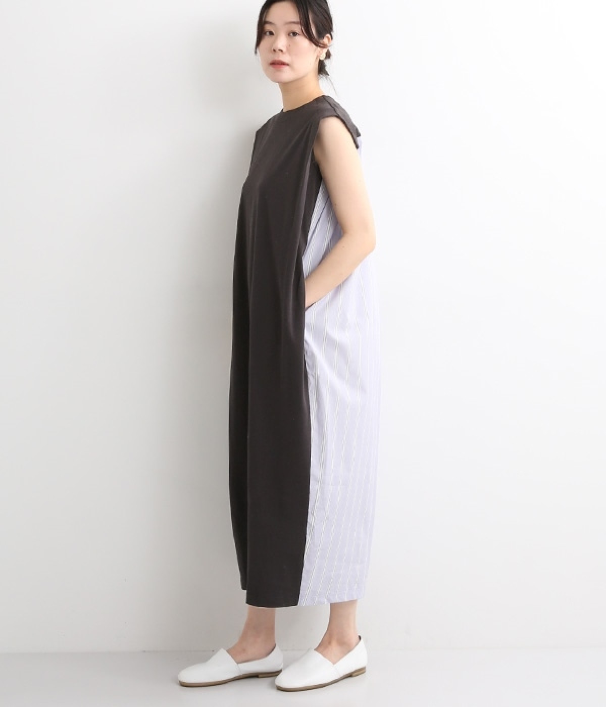 ストライプ切替　肩タックノースリーブワンピース(チャコール×ネイビー系-ONESIZE)