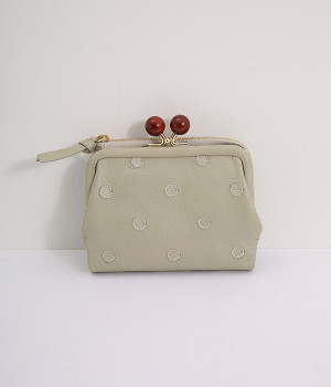 一部コラボ｜二つ折りがま口財布(ライトグレードット刺繍-ONESIZE-【コラボ】)