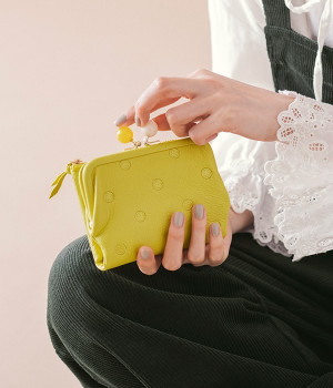 一部コラボ｜二つ折りがま口財布(イエロードット-ONESIZE-【コラボ】)