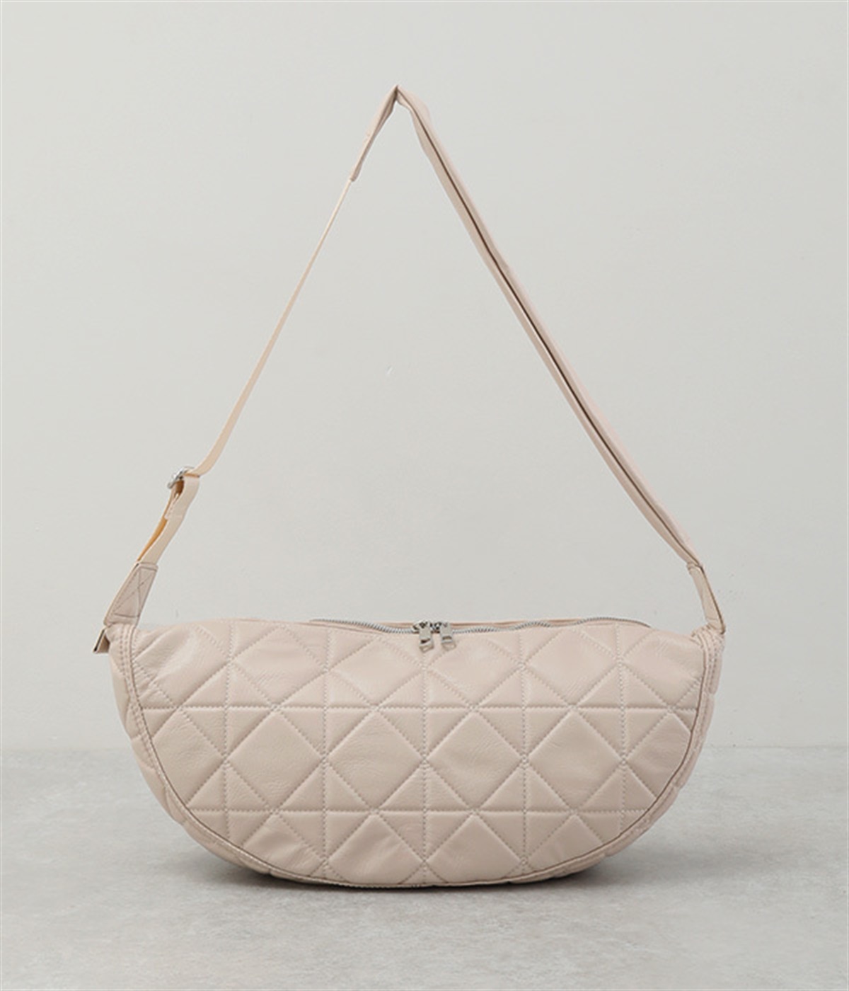 ソフトPUキルティング　ハーフムーンショルダー(アイボリー-ONESIZE)