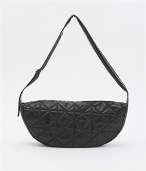 ソフトPUキルティング　ハーフムーンショルダー(ブラック-ONESIZE)