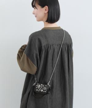 マルチスタッズジャバラチャームウォレットショルダー