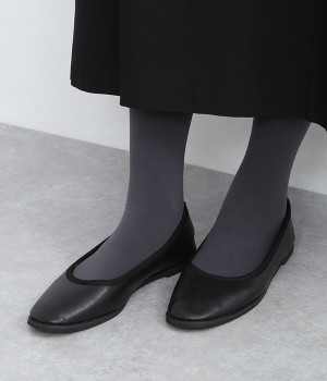 フラットシューズ