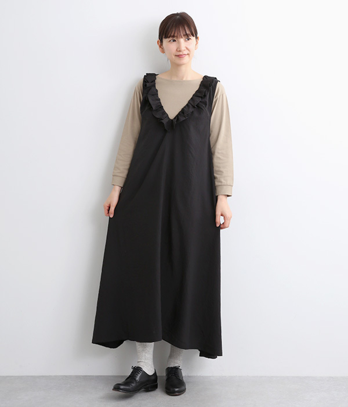 とろみワッシャー襟元フリル付ノースリーブワンピース 着丈125cm｜m.n