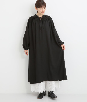 肩ヨークギャザーワンピース