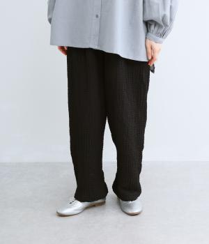 エンボス加工タックパンツ(ブラック-ML)