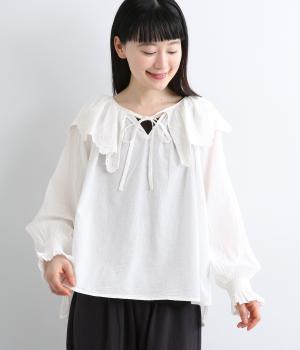 スカラップ刺繍フリルネック袖口シャーリングブラウス(アイボリー-ML)