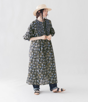 ブロックプリントスモッキングワンピース(ブラック-ONESIZE)