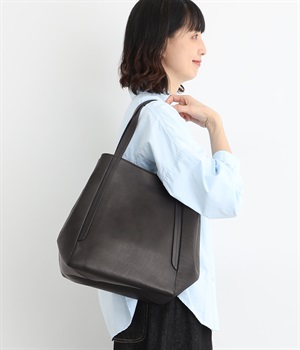 カウレザーミディアムトート(ブラック-ONESIZE)