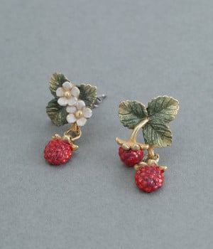 ワイルドベリーピアス