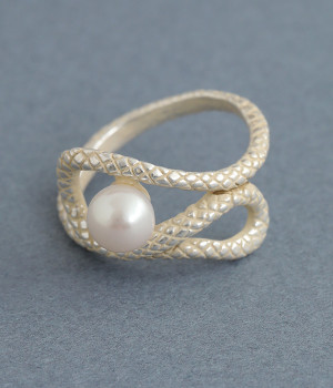 ウロコ　リング