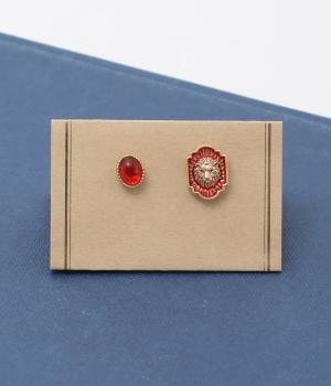 ライオントロフィーピアス