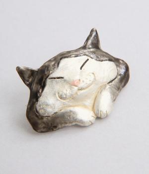 どっしり猫ブローチ(カラー1-F)