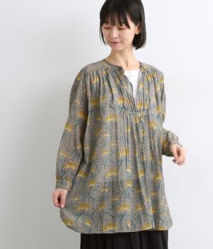 シルクタッチボイルアールフラワープリントギャザーヘンリーチュニック(カーキグレー-F)