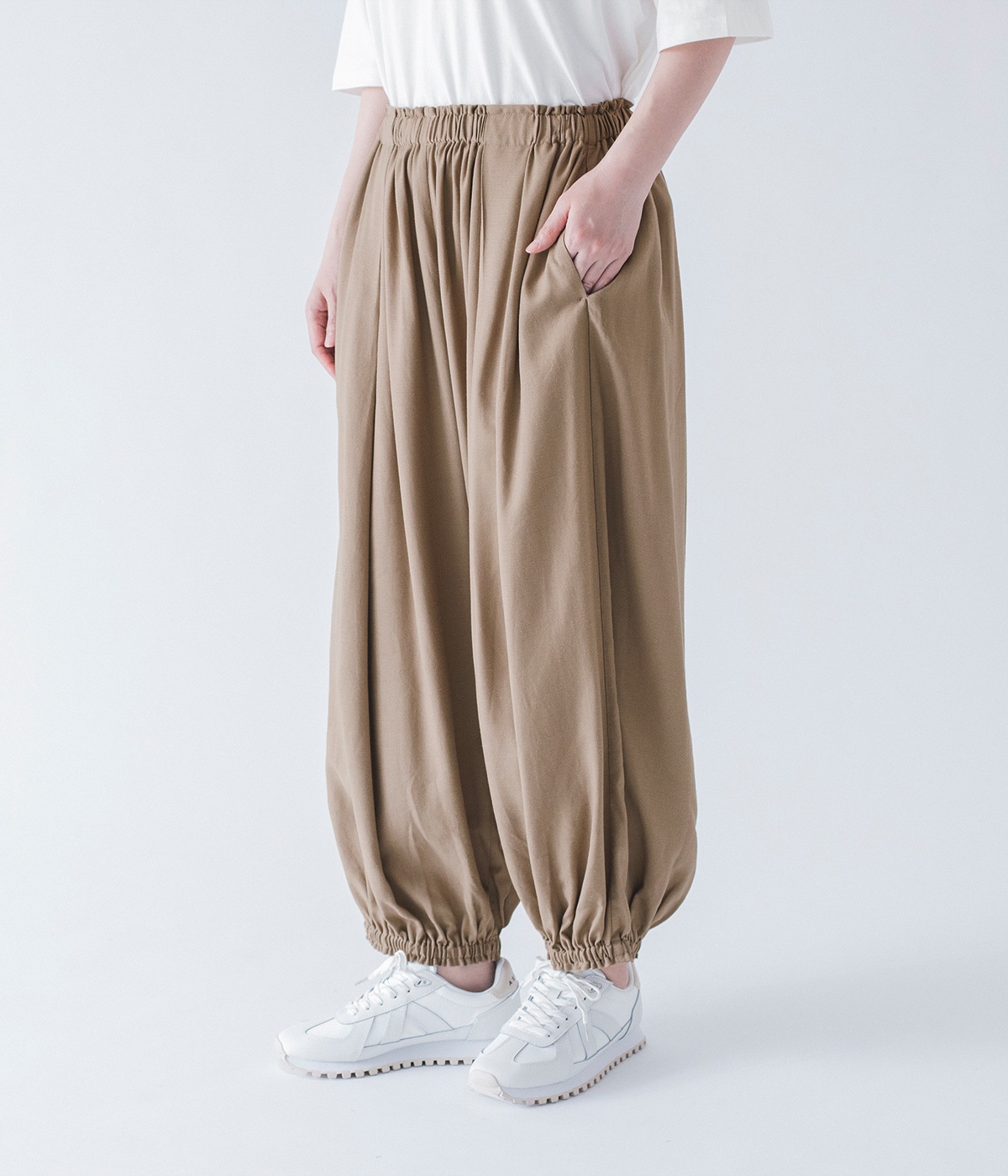 レーヨンリネン裾ギャザーパンツ(ベージュ-ONESIZE)