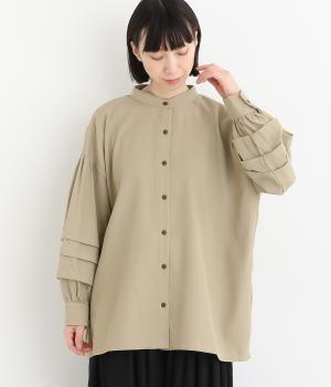 ふわふわ布帛袖2つ入れたタックシャツ