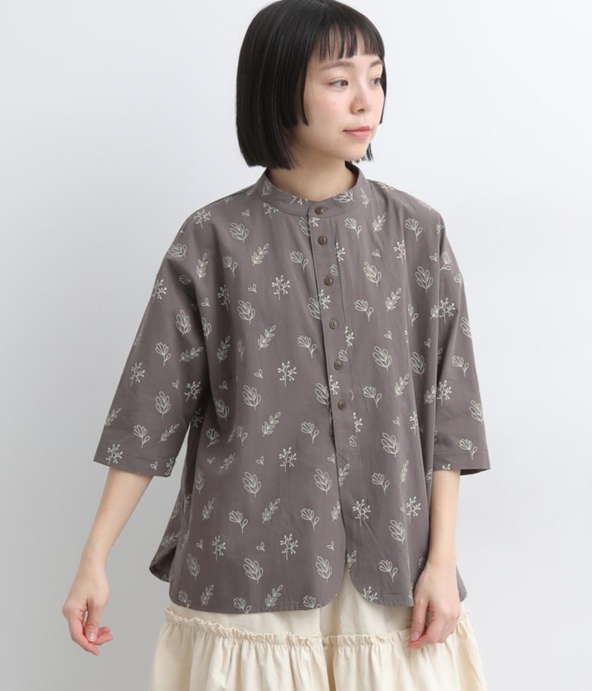 リーフ柄　裾ラウンドシャツ