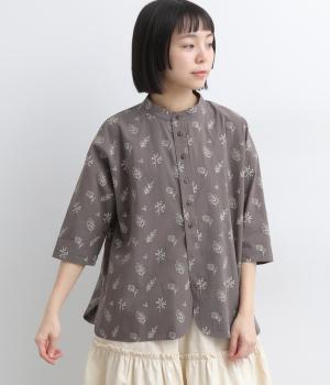 リーフ柄　裾ラウンドシャツ