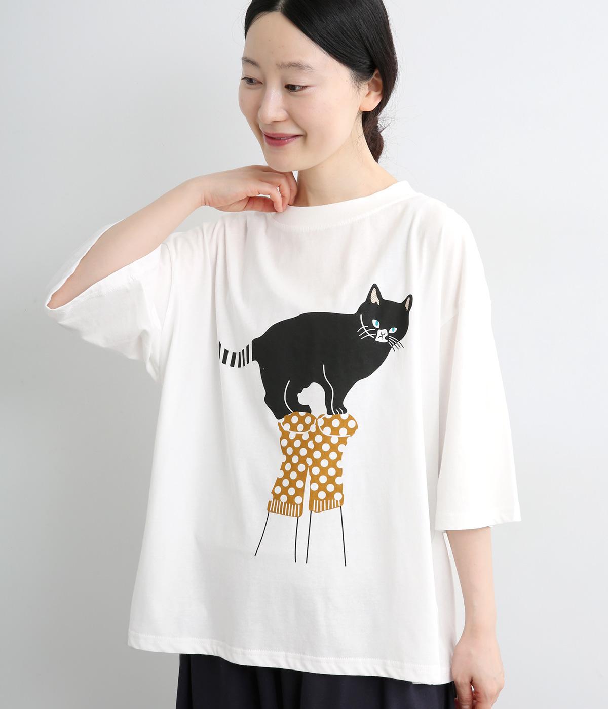 足で遊び猫プリントTシャツ｜COLORK（カラック）の商品詳細