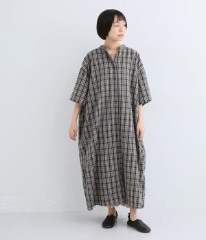 ナチュラルチェック　後ギャザーワンピース(ブラック系-F)