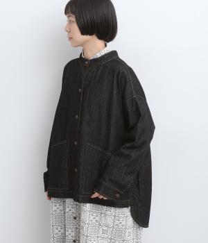 柔らかデニム　後長めシャツ風ジャケット（ブラック・F）