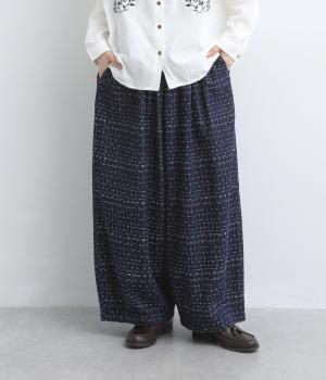 刺繍デニム　ゆるっとパンツ（ステッチ刺繍・F）
