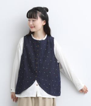 刺繍デニム　ラウンドベスト（ストライプ森刺繍・F）