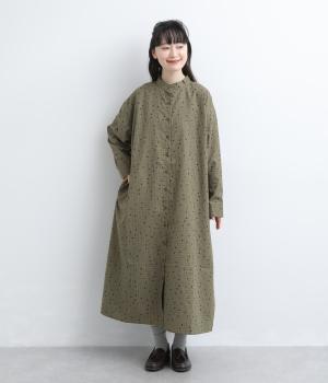 チェックドットプリント　ロングワンピース（カーキ系・F）