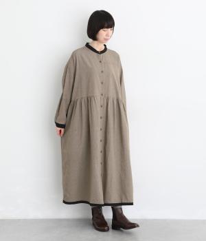 タック入りロングワンピース（ブラウン×ブラック・F）
