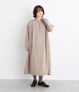 アルファベットフロッキー　ふわワンピース（ベージュ・F）