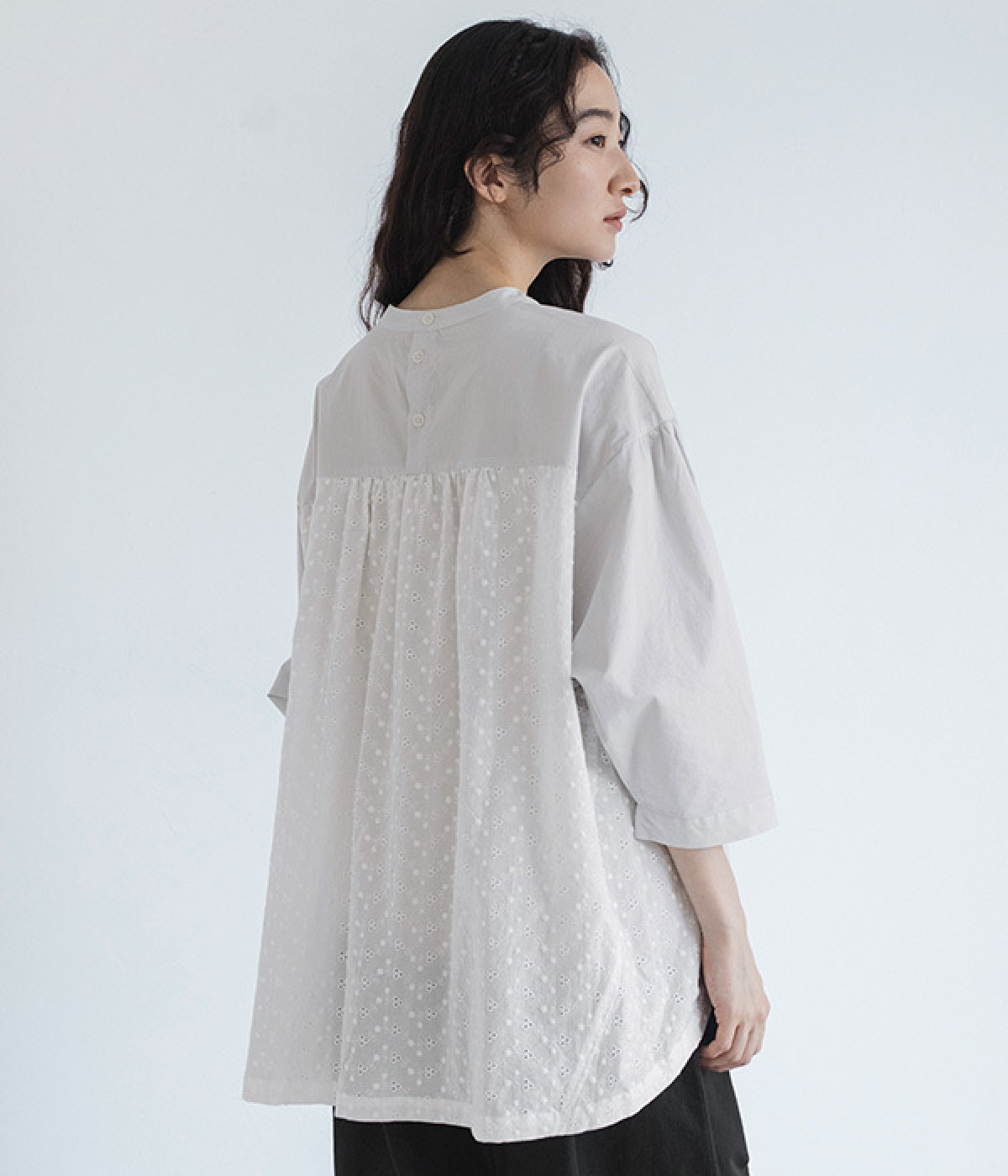 フラワー刺繍後ろ切り替えブラウス(ライトグレー×オフホワイト-ONESIZE)