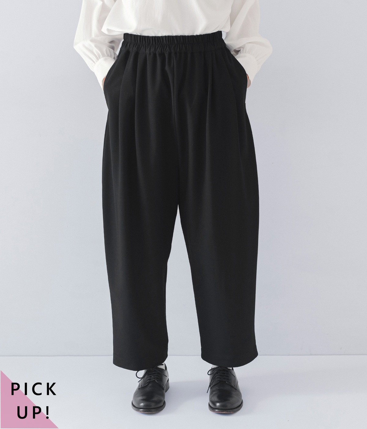 タックワイドテーパードパンツ(ブラック-ONESIZE)