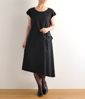 バックル付きワンピース(ブラック-ONESIZE)