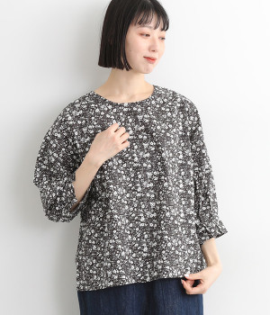 コットンローン花柄プリント 袖口タックフリルブラウス(クロ×オフ-ONESIZE)