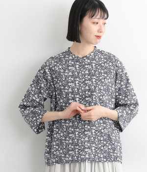 コットンローン花柄プリント ミニスタンド襟前後差ブラウス(ネイビー×オフ-ONESIZE)