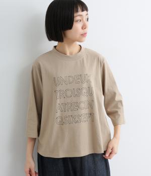 リサイクルコットンナンバーかすれプリント7分袖Tシャツ