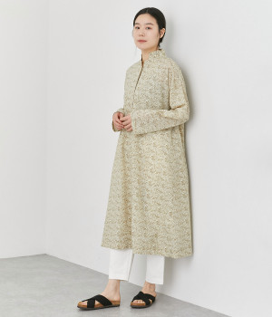 ローン塩縮加工スタンドオープンワンピース(ベージュフラワー-ONESIZE)