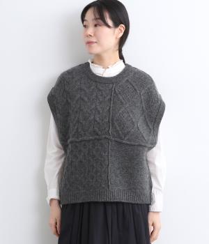 ウール100％ニットアラン柄パネルベスト(チャコール-F)