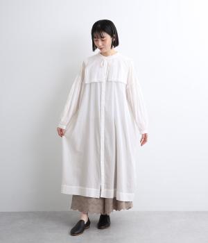 コットンサテンガーゼノーカラーギャザーワンピース(レース襟付き)(オフホワイト-ONESIZE)