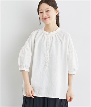 コットンリネンボタンいっぱいヘンリーギャザー5分袖ブラウス(オフホワイト-ONESIZE)