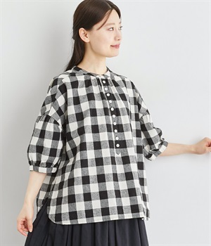 コットンリネンギンガムボタンいっぱいヘンリーギャザー5分袖ブラウス(ブラック×オフホワイト-ONESIZE)