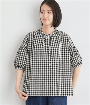 コットンリネンギンガムボタンいっぱいヘンリーギャザー5分袖ブラウス(ギンガムブラック-ONESIZE)