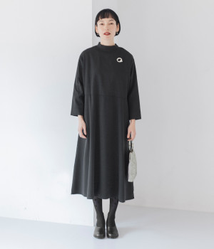 別注｜バックリボンハイネックサージワンピース(ブラック-L)