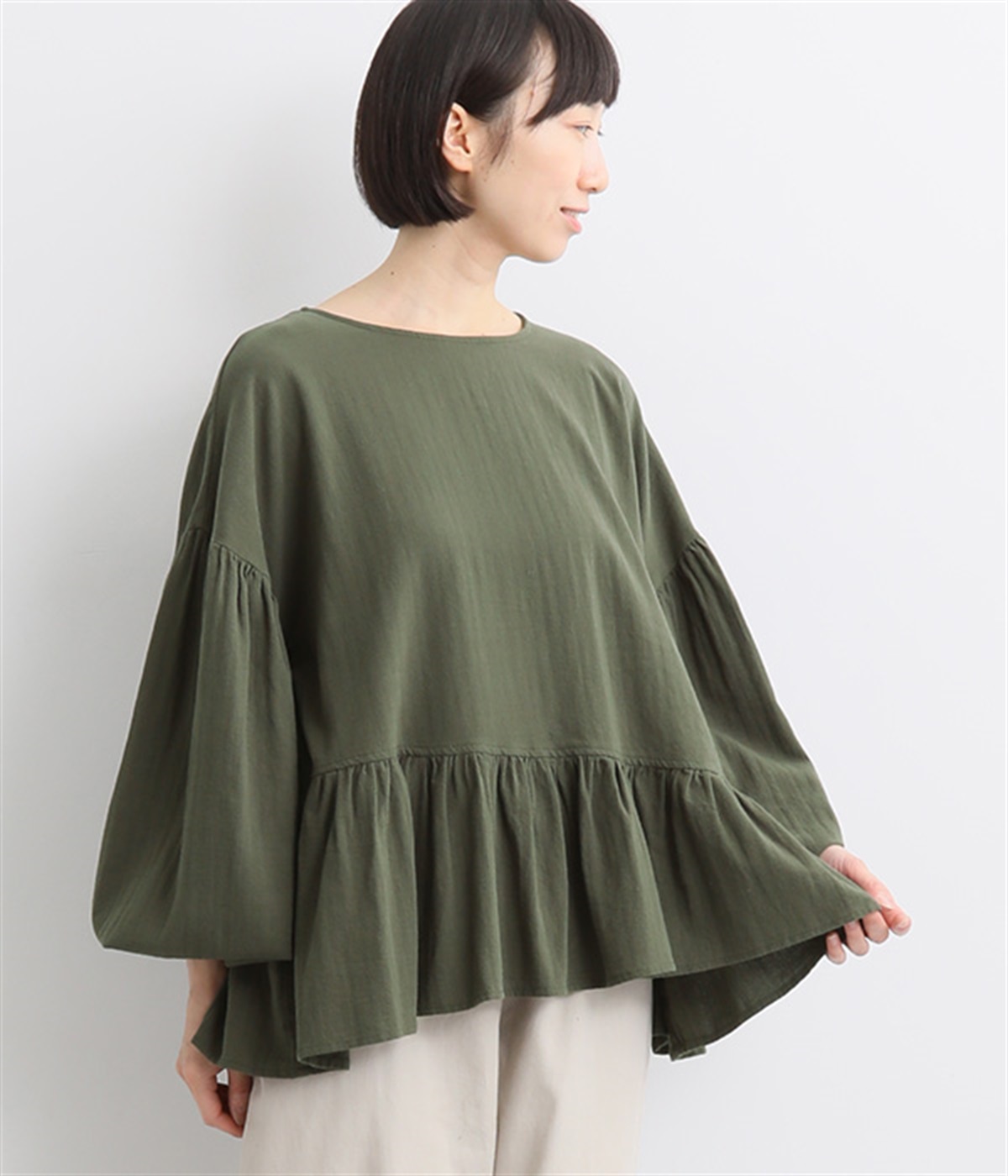 コットンソフトアムンゼン裾ななめフリルブラウス(カーキ-M)