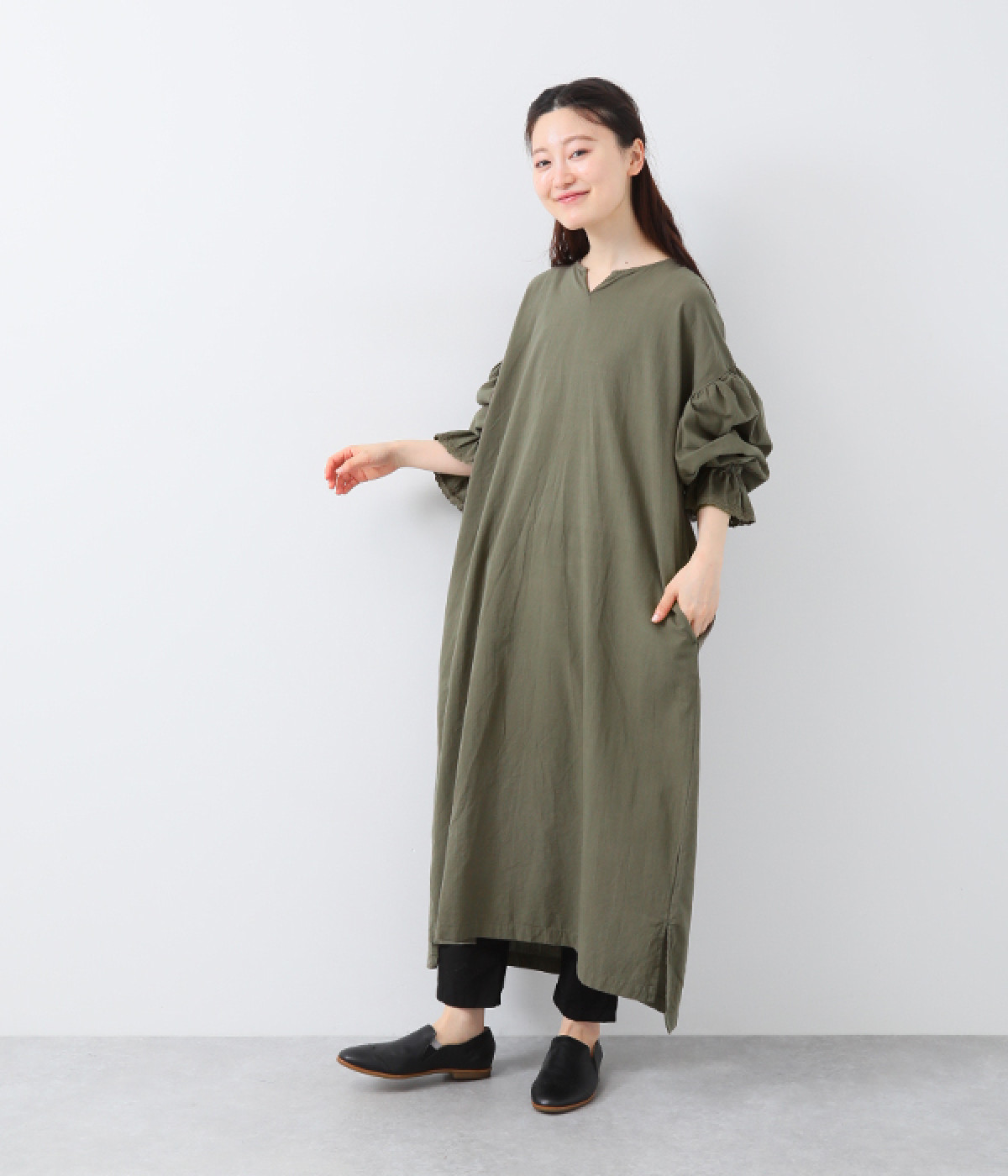 コットンオックスキーネック袖ギャザーワンピース(カーキ-L)
