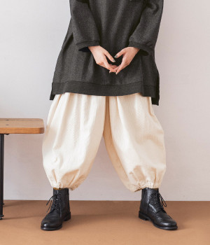 太畝コーデュロイタックコクーンパンツ(オフホワイト-ONESIZE)