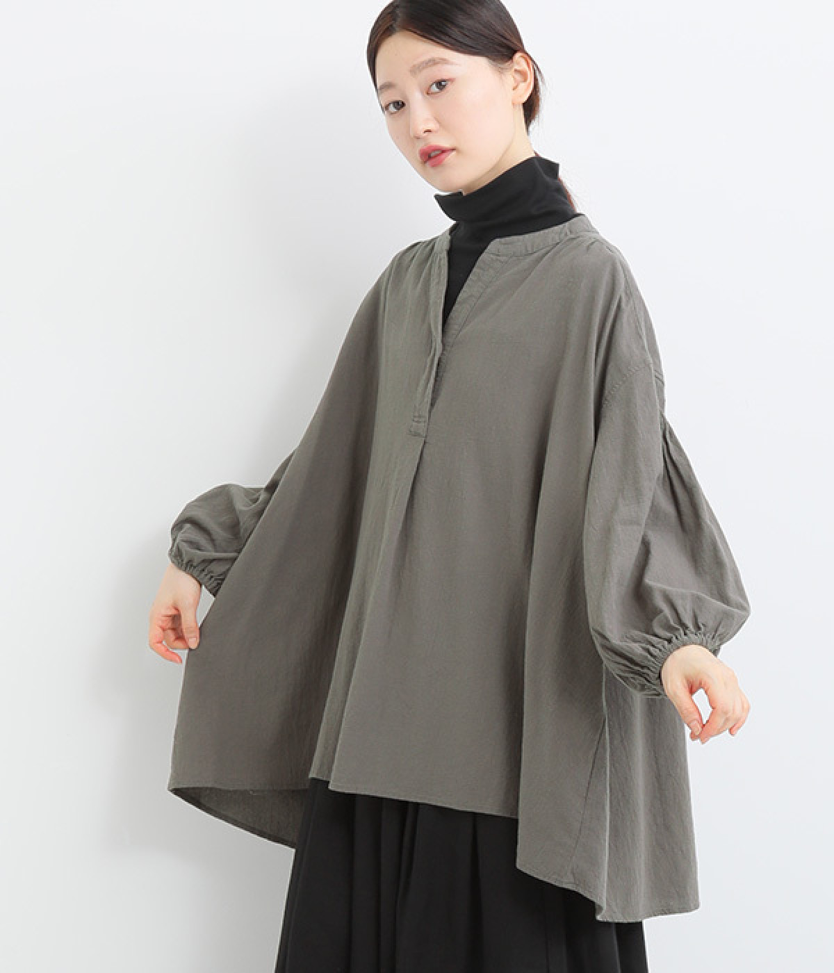 コットンオックス スキッパー袖口タックブラウス(チャコール-L)